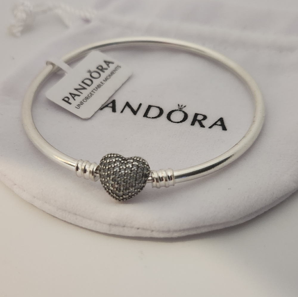New Pandora Moments Sparkling Heart Claps Bangle Charm Bracelet Size 7.5 inche